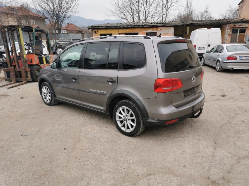 VW Touran 1.6TDI, снимка 4 - Автомобили и джипове - 49266157