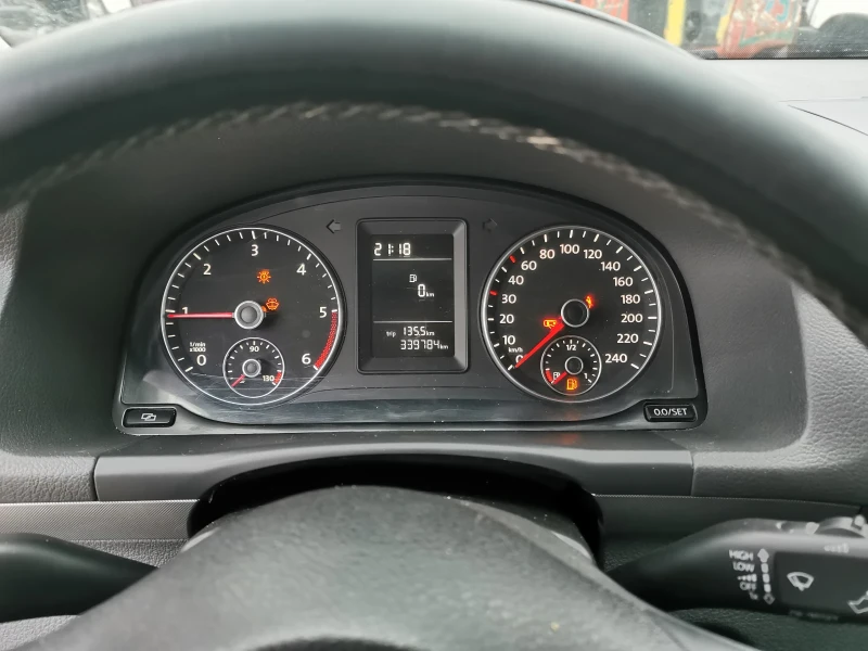 VW Touran 1.6TDI, снимка 3 - Автомобили и джипове - 49266157