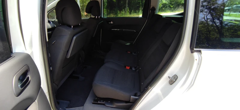 Peugeot 5008 1, 6 VTI 5местен, снимка 10 - Автомобили и джипове - 52504592