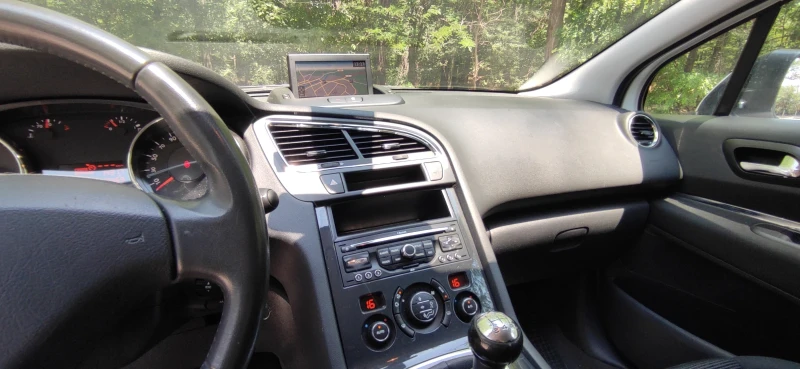 Peugeot 5008 1, 6 VTI 5местен, снимка 7 - Автомобили и джипове - 52504592