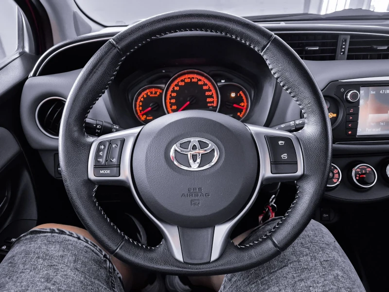 Toyota Yaris 1.0i ПЕРФЕКТЕН, снимка 5 - Автомобили и джипове - 50205740