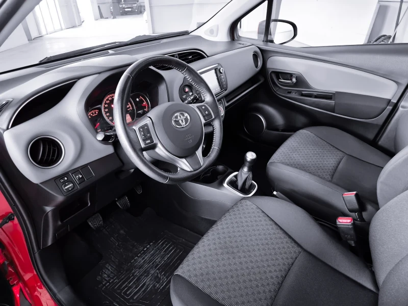 Toyota Yaris 1.0i ПЕРФЕКТЕН, снимка 6 - Автомобили и джипове - 50205740
