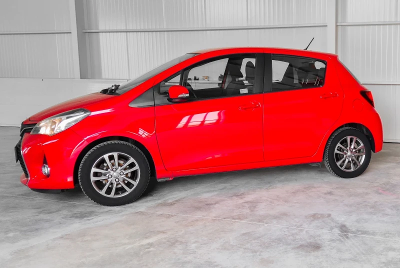 Toyota Yaris 1.0i ПЕРФЕКТЕН, снимка 3 - Автомобили и джипове - 50205740