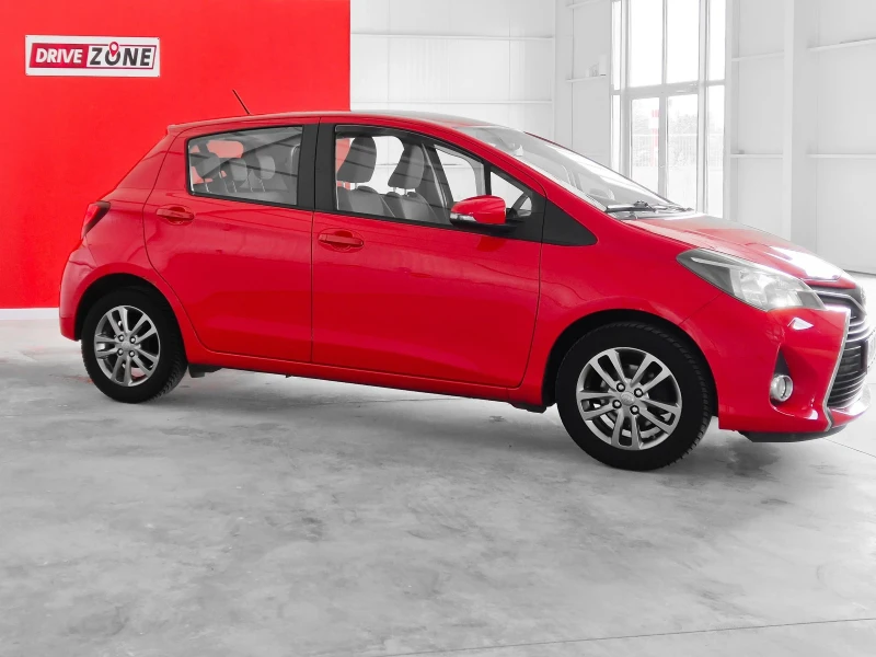 Toyota Yaris 1.0i ПЕРФЕКТЕН, снимка 2 - Автомобили и джипове - 50205740