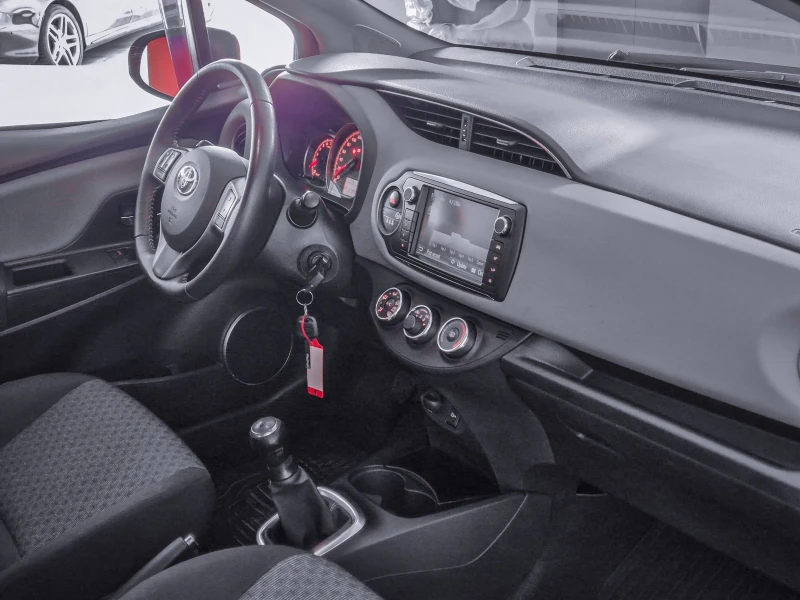 Toyota Yaris 1.0i ПЕРФЕКТЕН, снимка 7 - Автомобили и джипове - 50205740