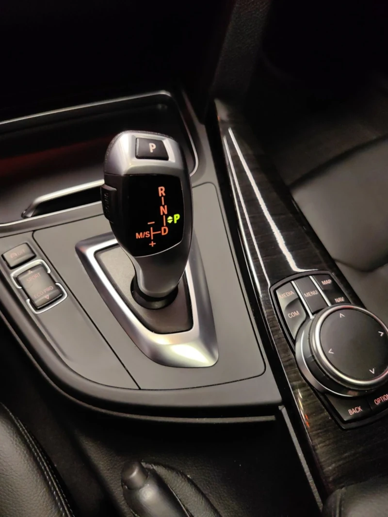 BMW 330 X-DRIVE* M-PACK* B48* STAGE2* CARPLAY* KEYLESS* , снимка 12 - Автомобили и джипове - 51735866