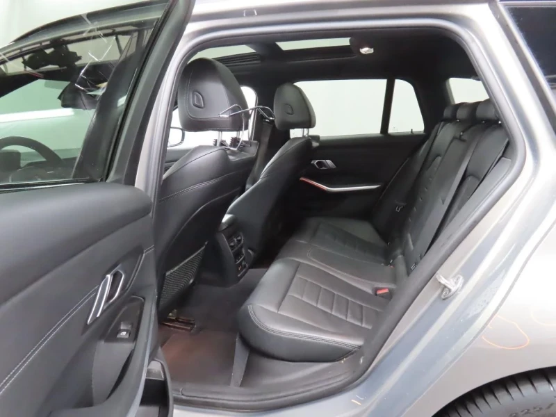 BMW 330 DIGITAL/ПОДГРЕВ/ПАНОРАМА/AMBIENT/КАМЕРА, снимка 4 - Автомобили и джипове - 52817460