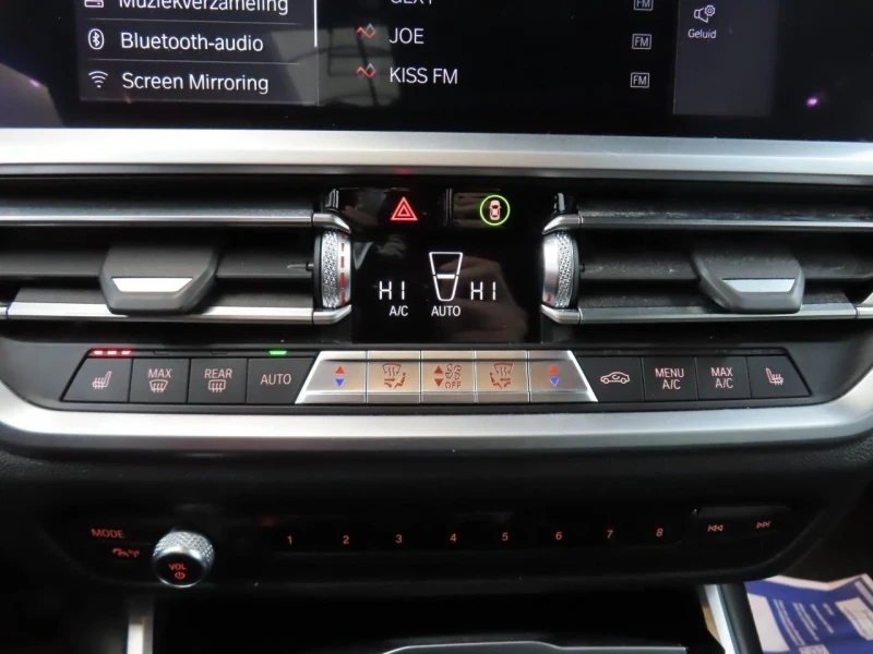 BMW 330 DIGITAL/ПОДГРЕВ/ПАНОРАМА/AMBIENT/КАМЕРА, снимка 7 - Автомобили и джипове - 52817460