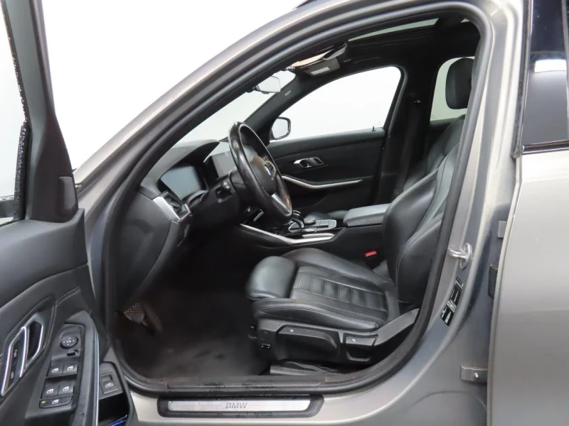 BMW 330 DIGITAL/ПОДГРЕВ/ПАНОРАМА/AMBIENT/КАМЕРА, снимка 3 - Автомобили и джипове - 52817460