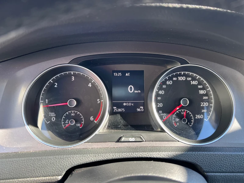 VW Golf 1.6 TDI BLUEMOTION, снимка 14 - Автомобили и джипове - 52927934