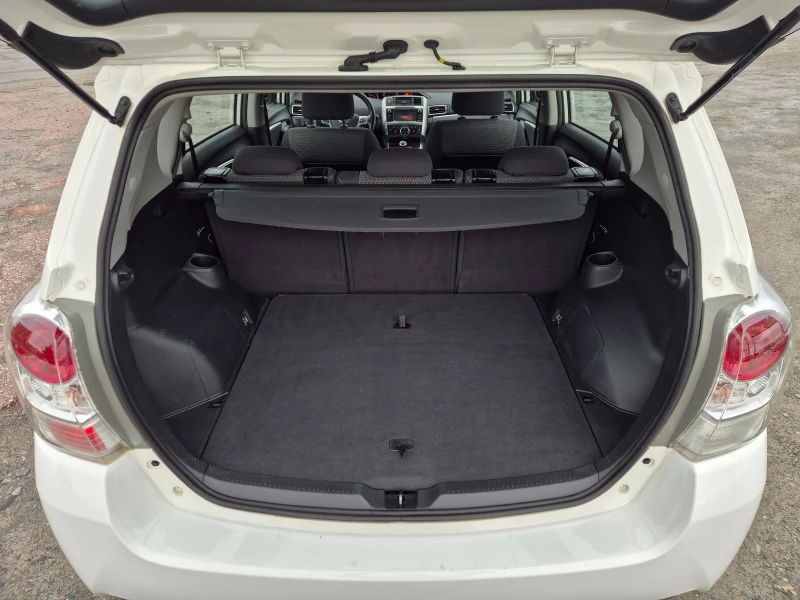 Toyota Verso 1.6d 112кс, снимка 11 - Автомобили и джипове - 53281398