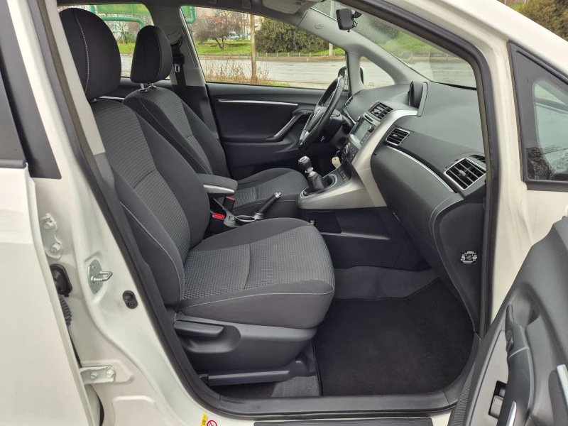 Toyota Verso 1.6d 112кс, снимка 9 - Автомобили и джипове - 53281398