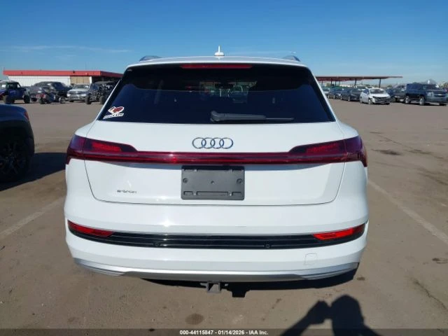 Audi E-Tron KОЖА* ПОДГРЕВ* ОБДУХВАНЕ* AMBIENT* HUD* Bang & Olu, снимка 15 - Автомобили и джипове - 53278148