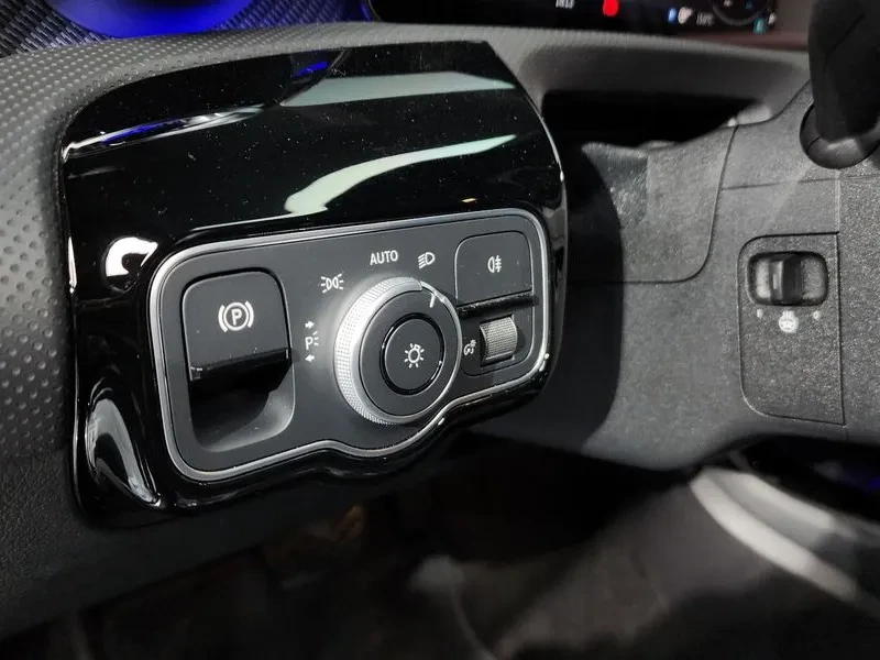 Mercedes-Benz A 220 Sedan 2024, снимка 15 - Автомобили и джипове - 55715474