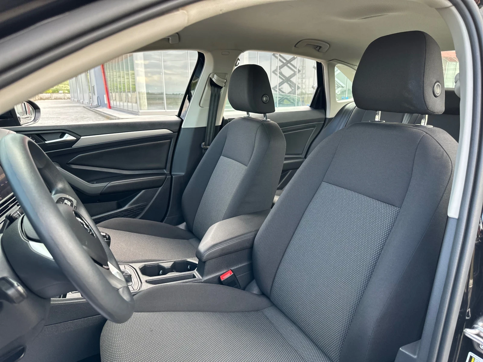 VW Jetta 14000 КМ НОВА !!!, снимка 10 - Автомобили и джипове - 53504192