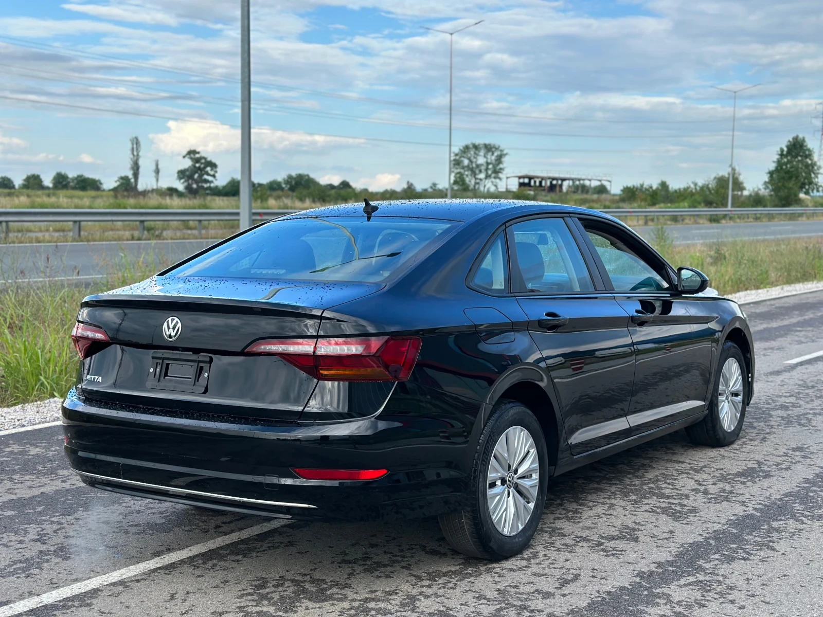 VW Jetta 14000 КМ НОВА !!!, снимка 4 - Автомобили и джипове - 53504192