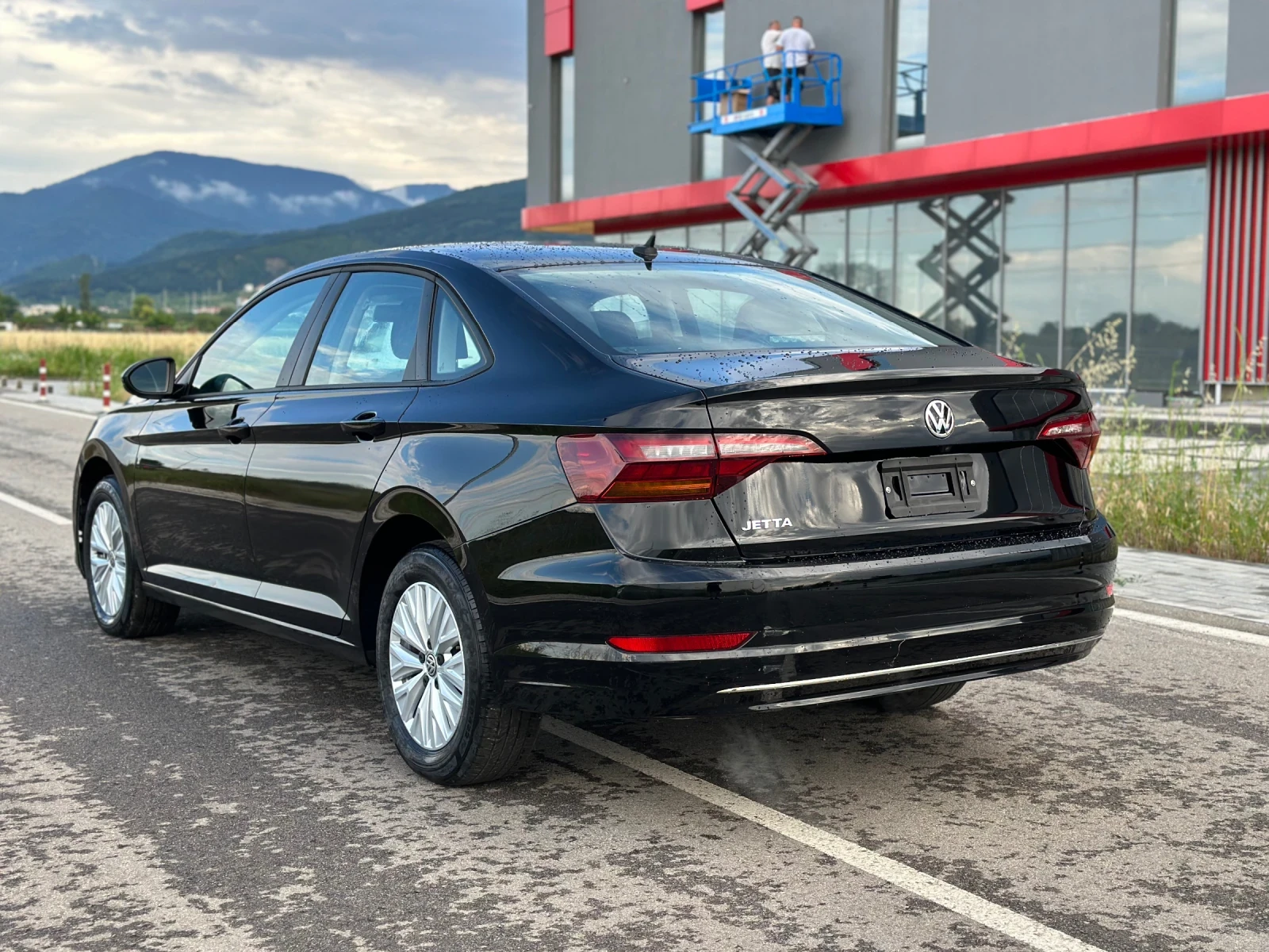 VW Jetta 14000 КМ НОВА !!!, снимка 3 - Автомобили и джипове - 53504192