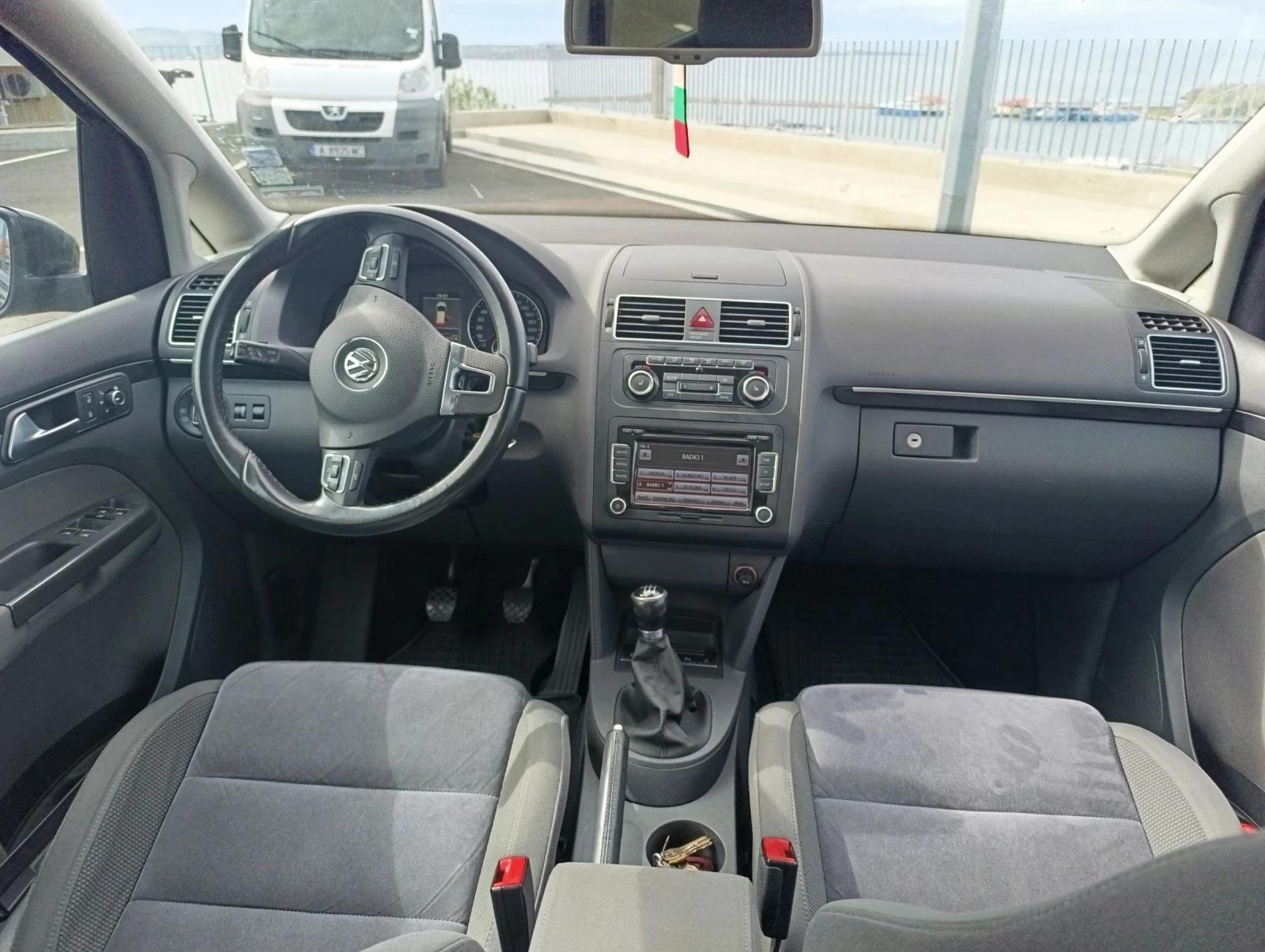 VW Touran 2.0  140к   led u b ksenon park asistent - изображение 9