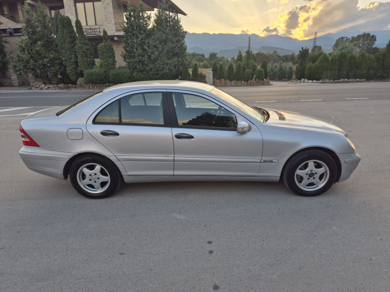 Mercedes-Benz C 180  - изображение 6