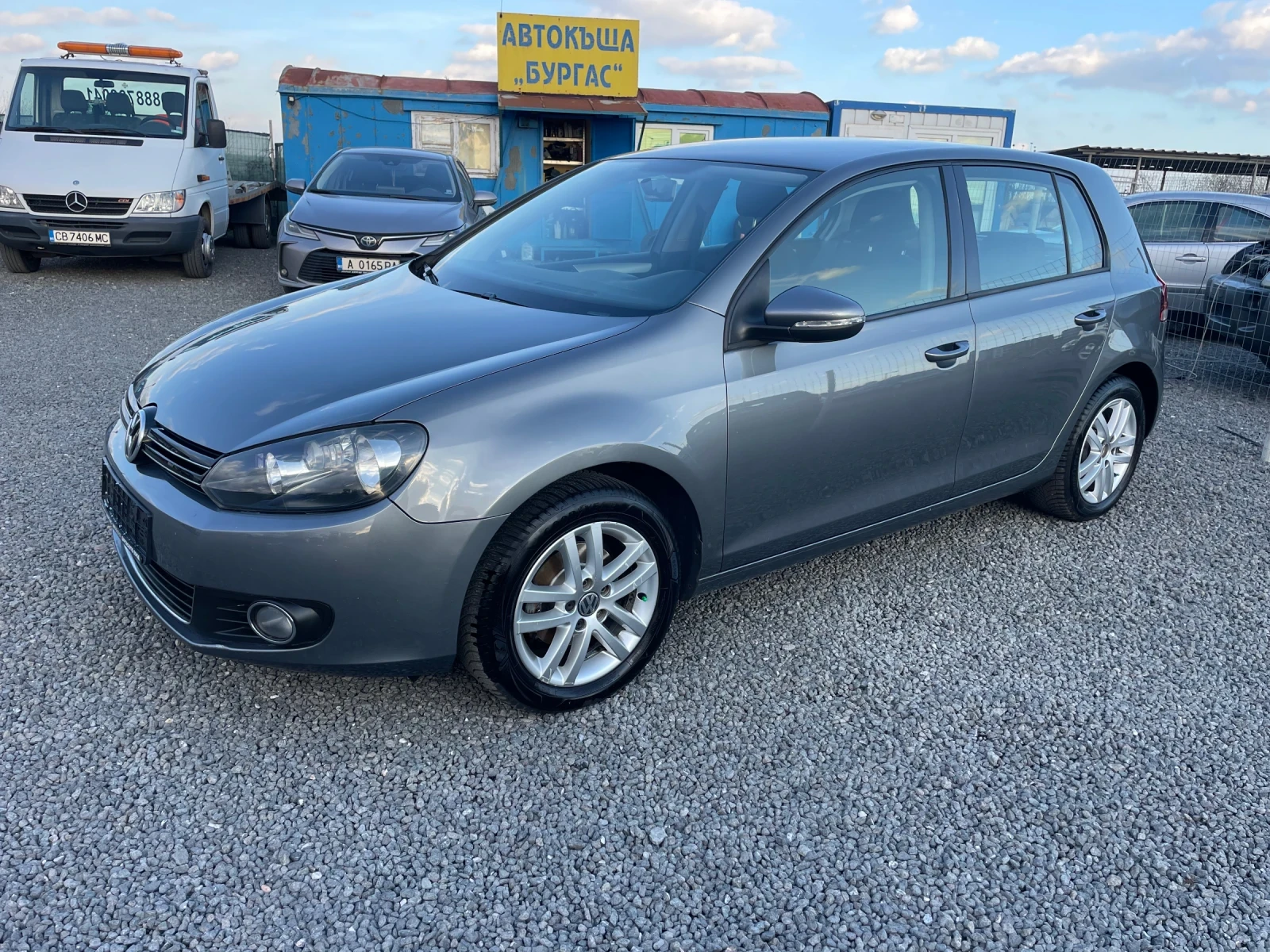 VW Golf 1.6 TDI Автоматик - изображение 2