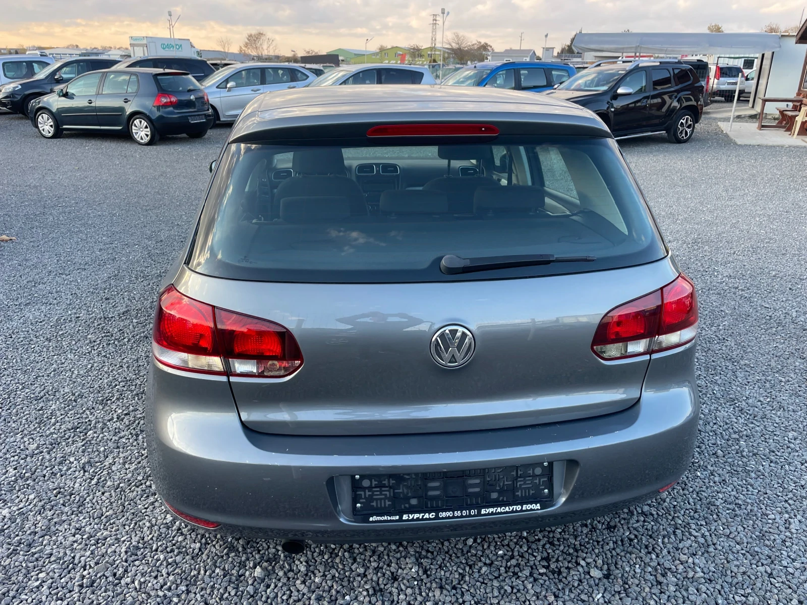 VW Golf 1.6 TDI Автоматик - изображение 5