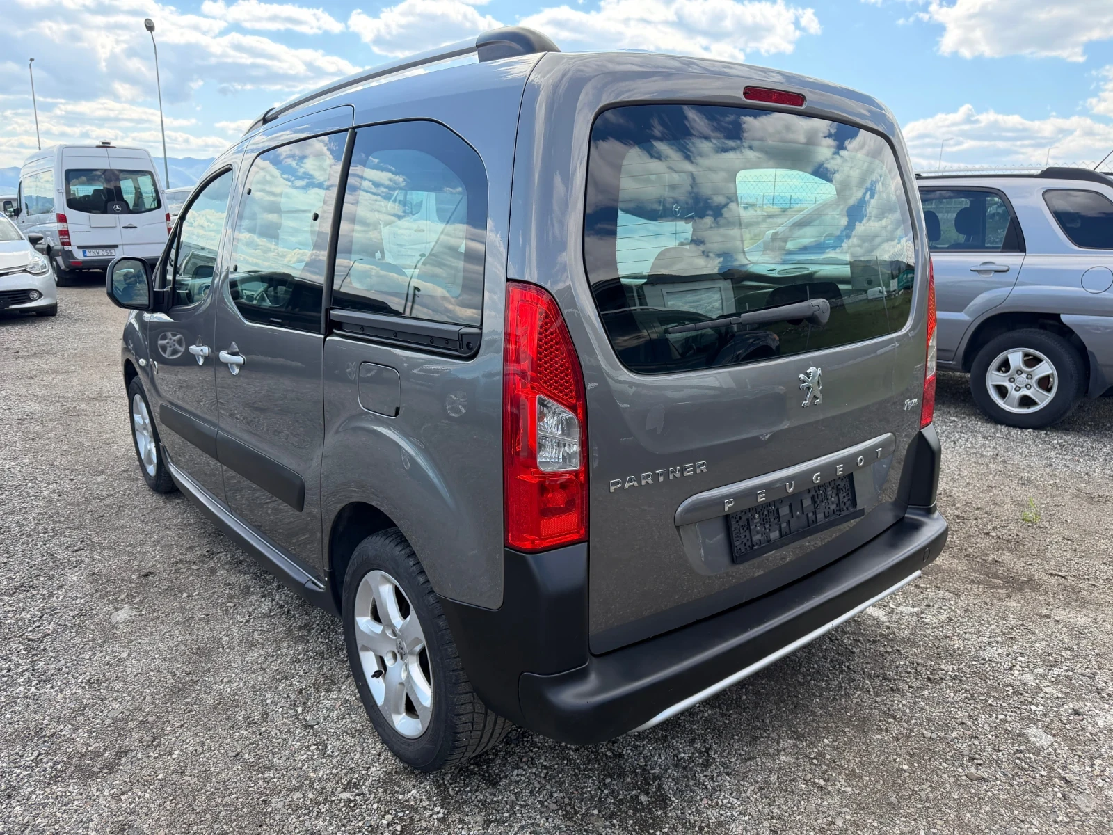 Peugeot Partner 1.6HDI, снимка 7 - Автомобили и джипове - 53407018