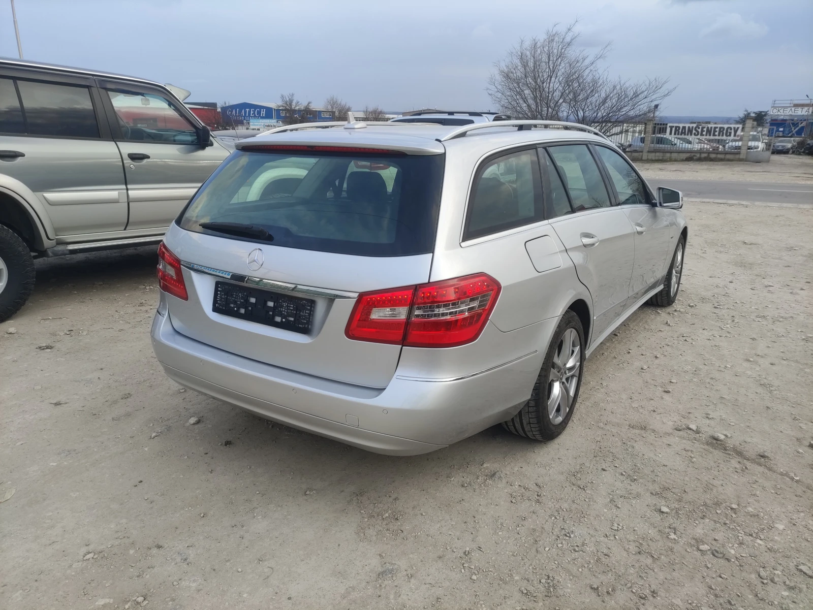 Mercedes-Benz E 220 170кс Авангард , снимка 5 - Автомобили и джипове - 53906341