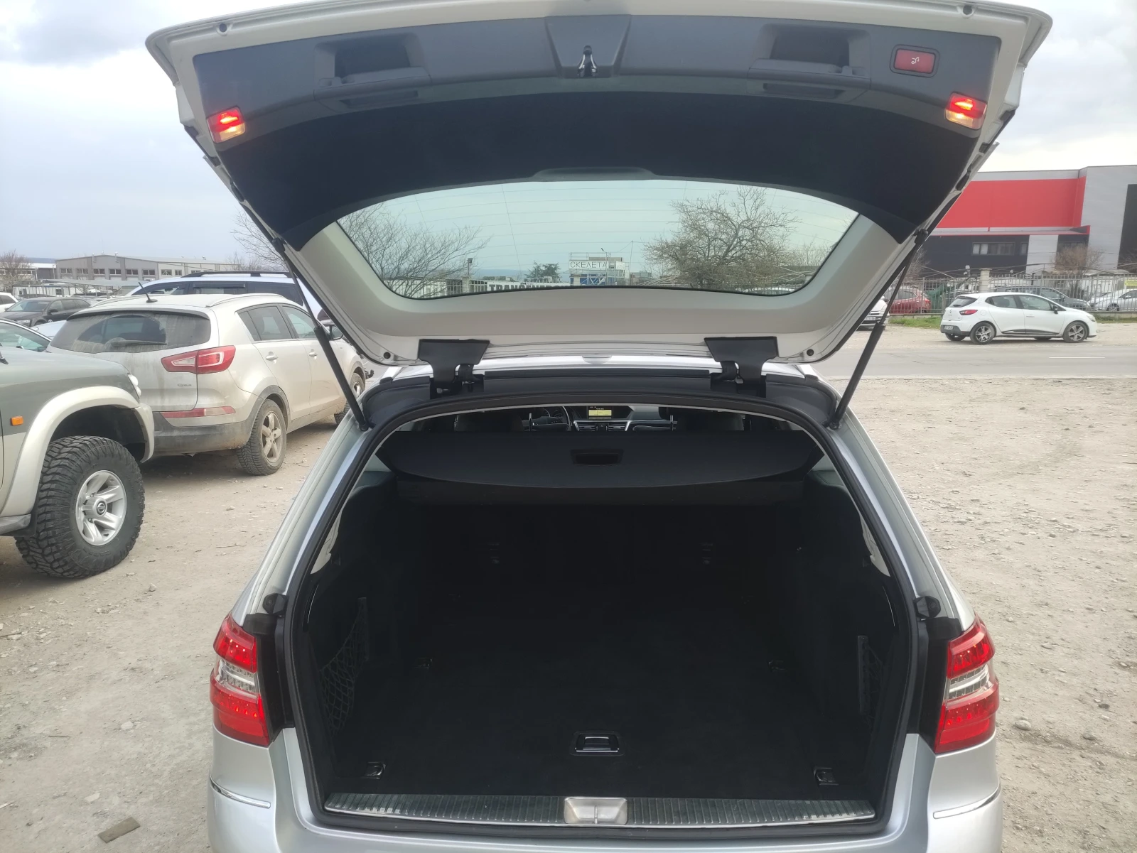 Mercedes-Benz E 220 170кс Авангард , снимка 7 - Автомобили и джипове - 53906341