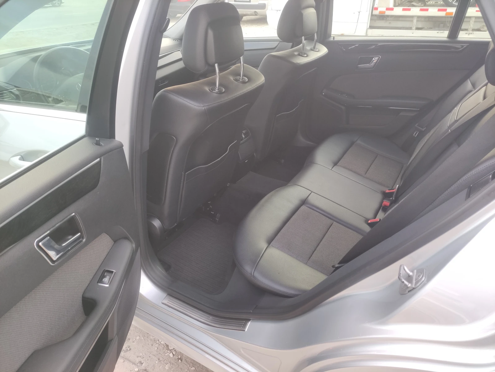 Mercedes-Benz E 220 170кс Авангард , снимка 8 - Автомобили и джипове - 53906341