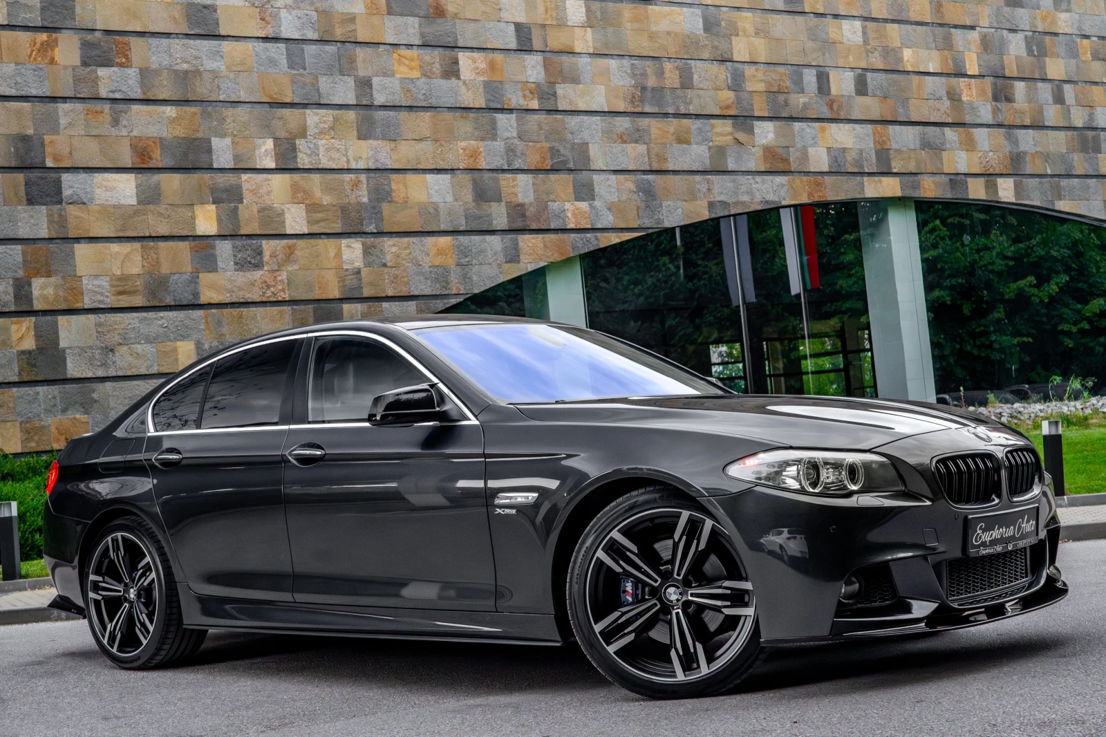 BMW 530 d* X-DRIVE* M-SPORT* CARBON* LED* HEAD UP* , снимка 7 - Автомобили и джипове - 54129570