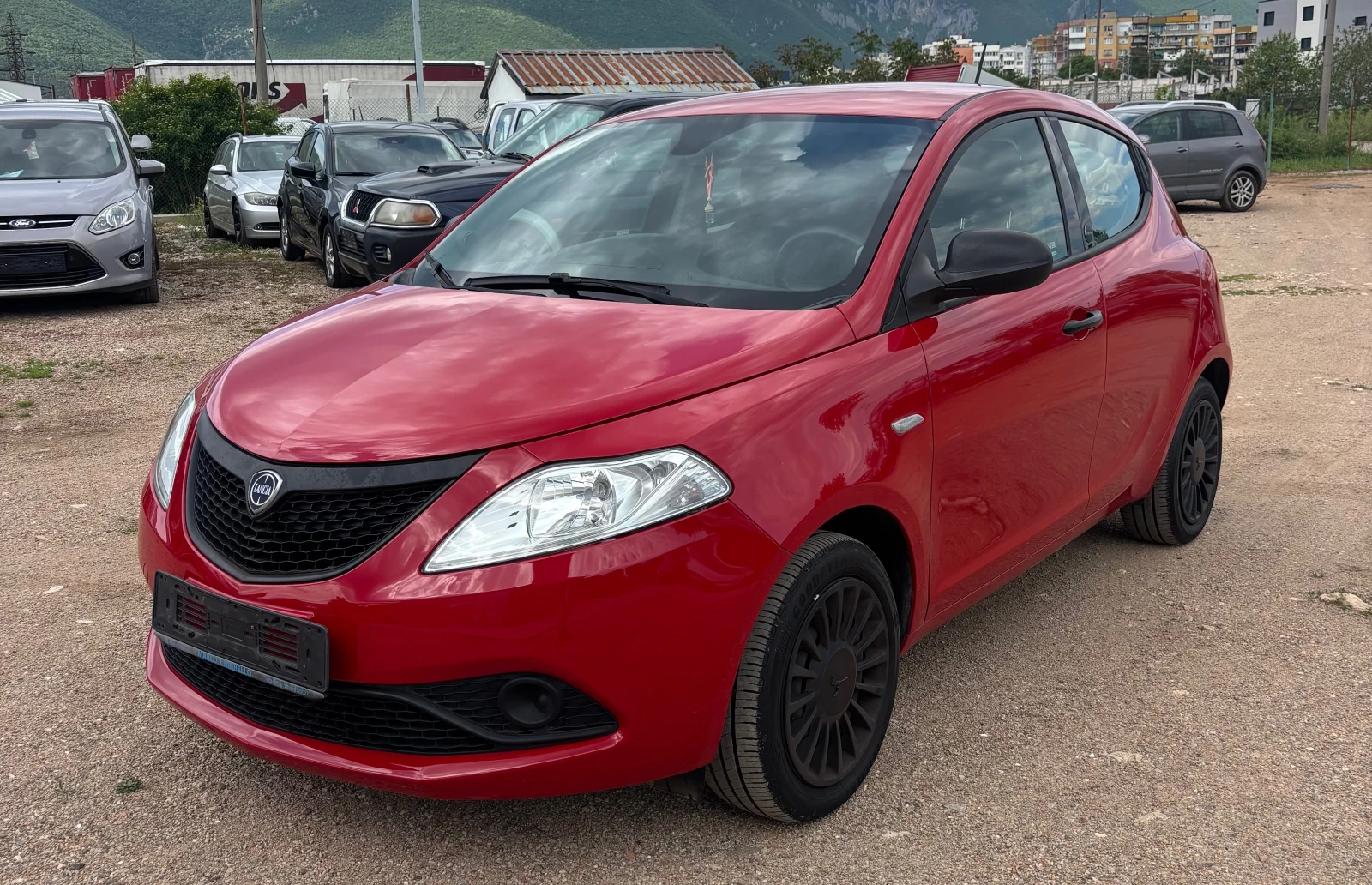 Lancia Ypsilon 1.0i-хибрид, снимка 2 - Автомобили и джипове - 54637136