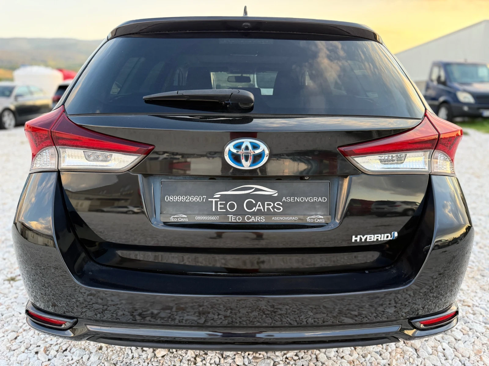 Toyota Auris 1.8 HYBRID / FACELIFT / NAVI / CAMERA / EURO 6B, снимка 6 - Автомобили и джипове - 54679620