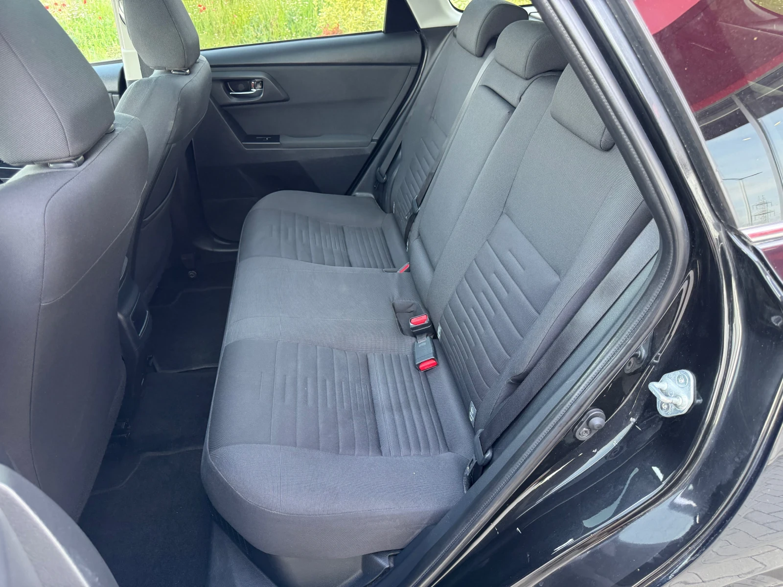 Toyota Auris 1.8 HYBRID / FACELIFT / NAVI / CAMERA / EURO 6B, снимка 12 - Автомобили и джипове - 54679620