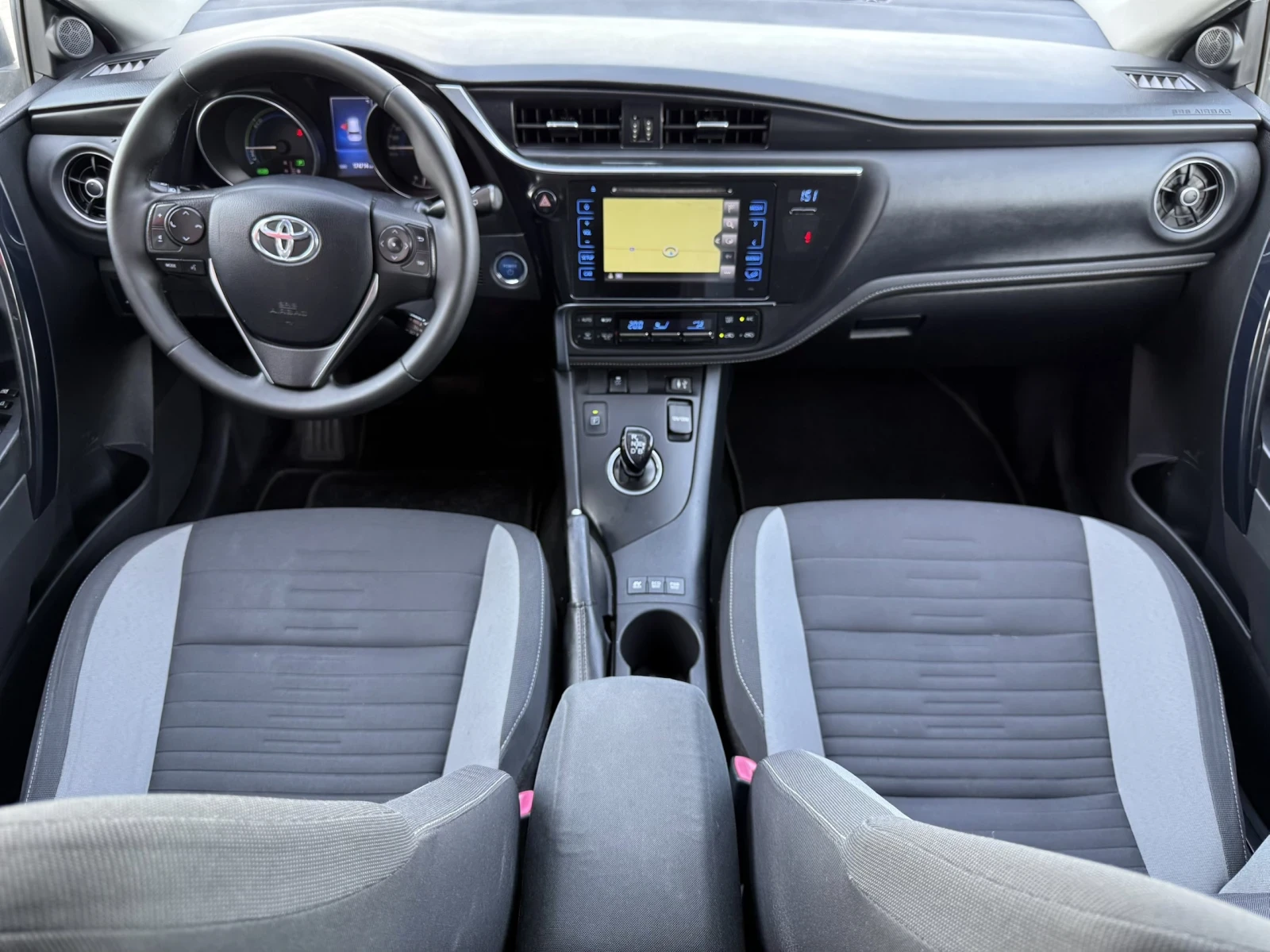 Toyota Auris 1.8 HYBRID / FACELIFT / NAVI / CAMERA / EURO 6B, снимка 8 - Автомобили и джипове - 54679620