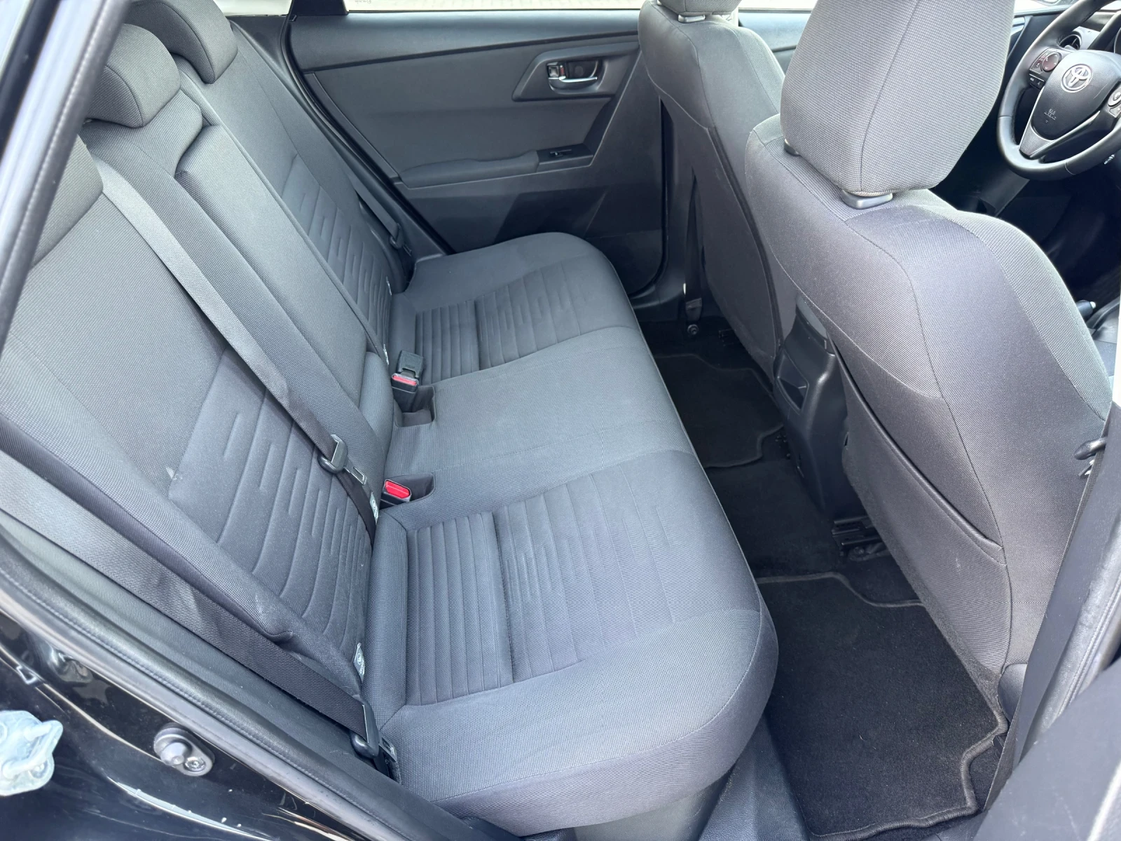 Toyota Auris 1.8 HYBRID / FACELIFT / NAVI / CAMERA / EURO 6B, снимка 13 - Автомобили и джипове - 54679620