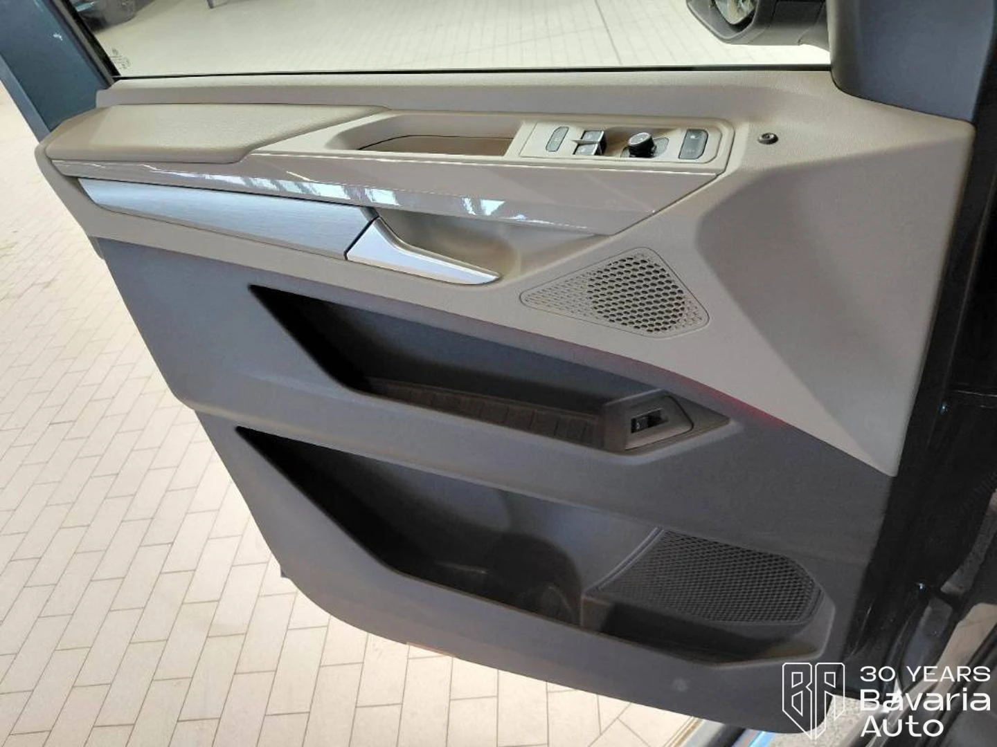 VW Multivan Style lang DSG Easy Open Basic, снимка 12 - Автомобили и джипове - 55317951