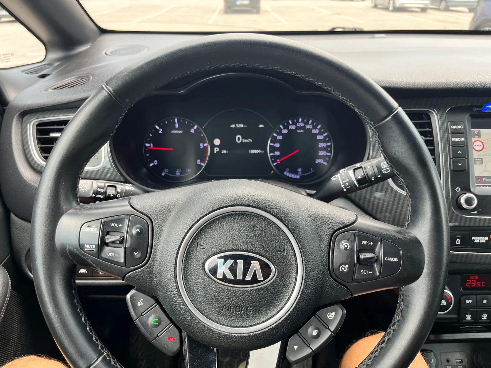 Kia Carens 1.7 CRDi 141 �.�. / 7DCT / 7 ����� / Facelift / �� | Mobile.bg � ����������� 7