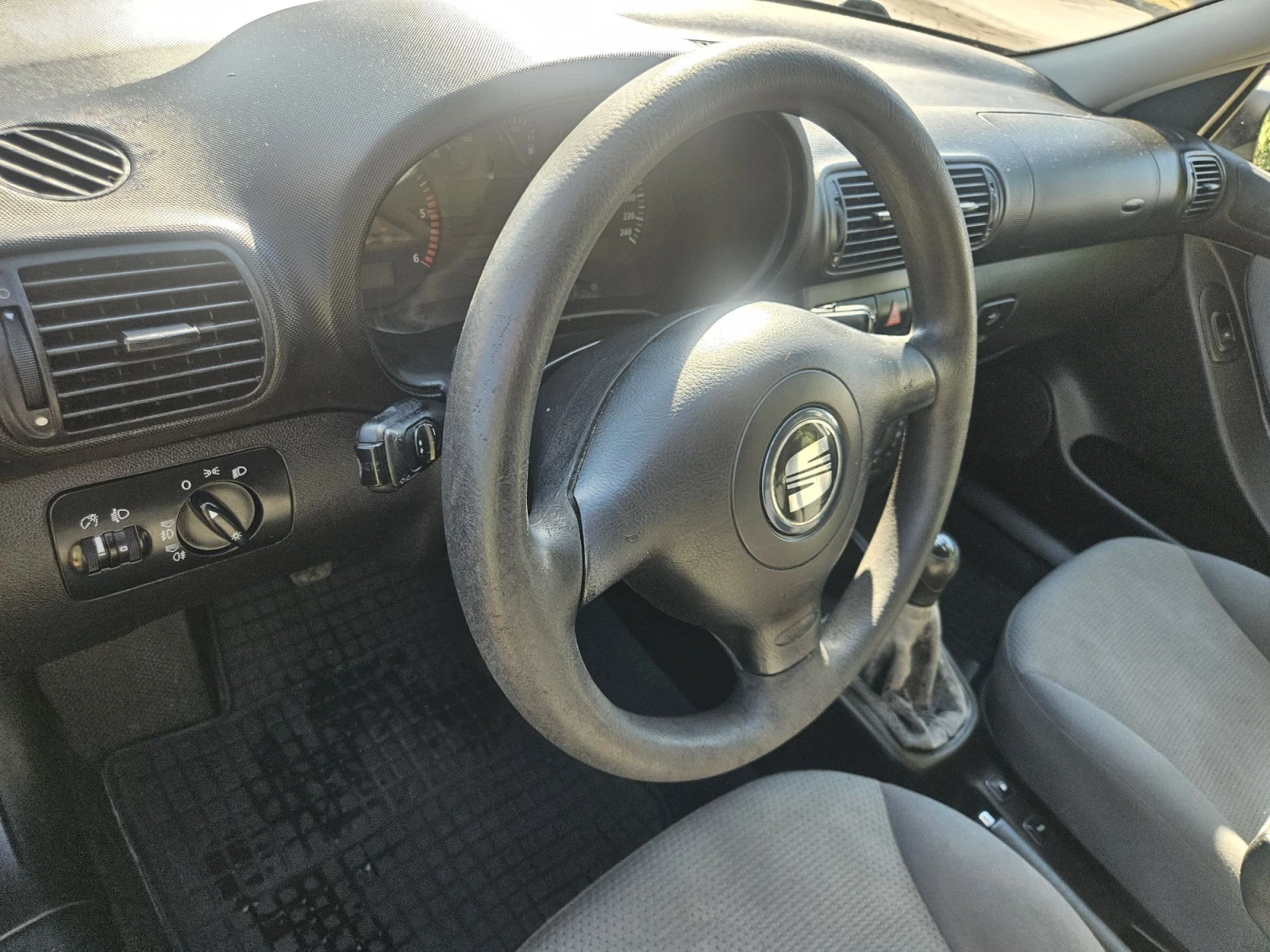 Seat Leon 1.9 TDI 90* Климатроник , снимка 6 - Автомобили и джипове - 56118043