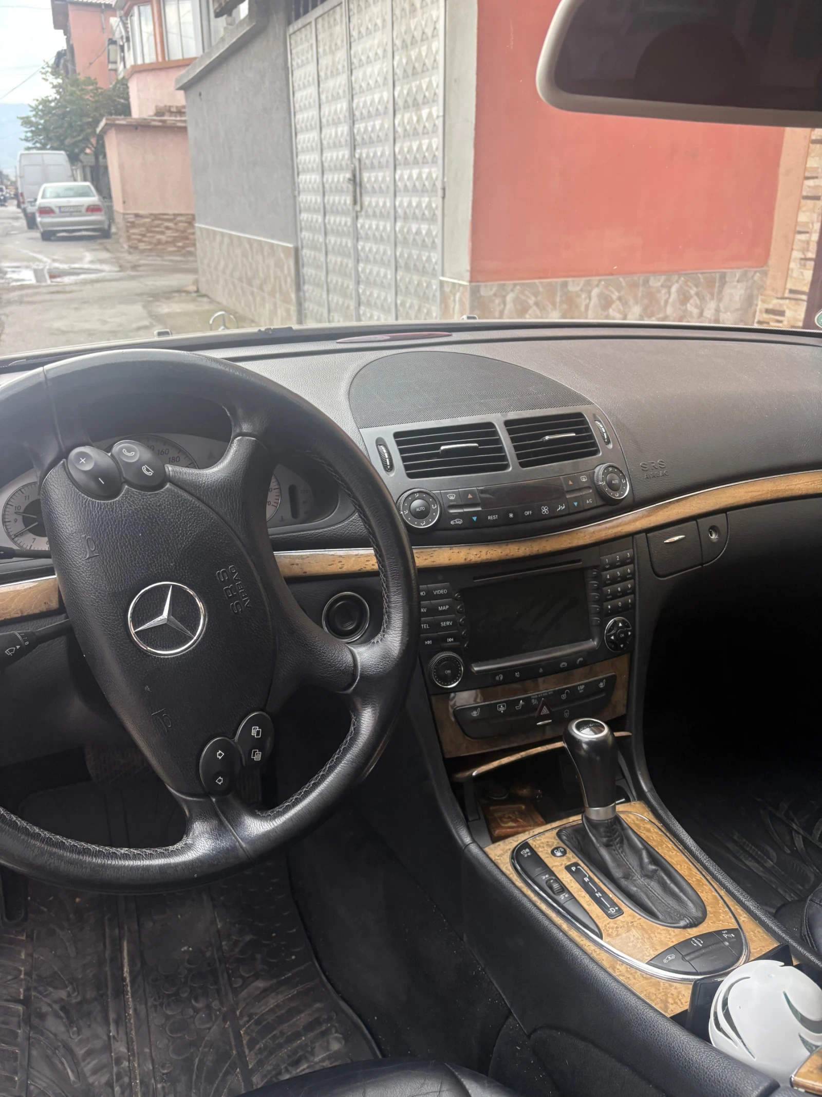 Mercedes-Benz E 500, снимка 4 - Автомобили и джипове - 56266047