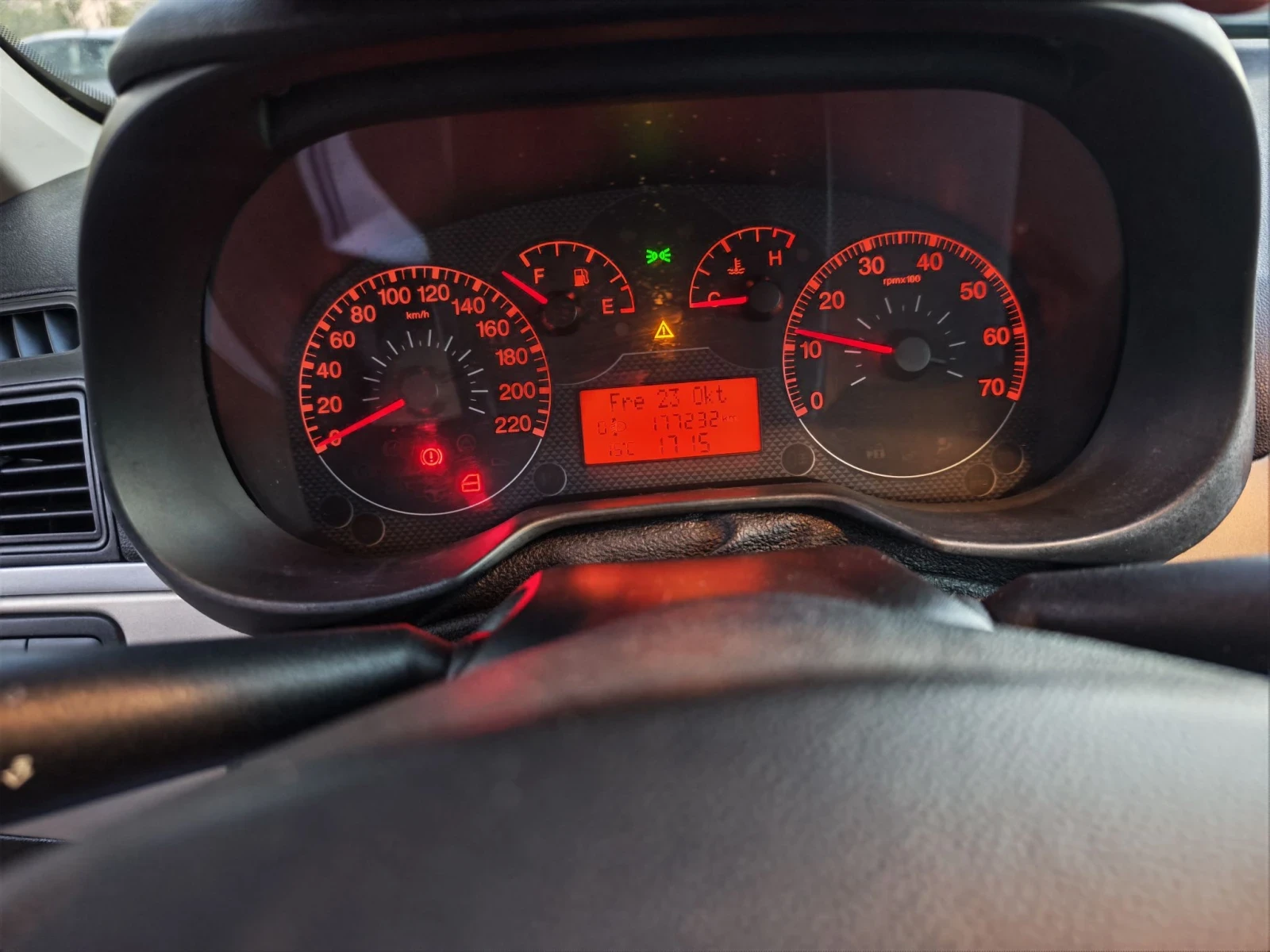 Fiat Punto 1.3i klima, снимка 13 - Автомобили и джипове - 56648185