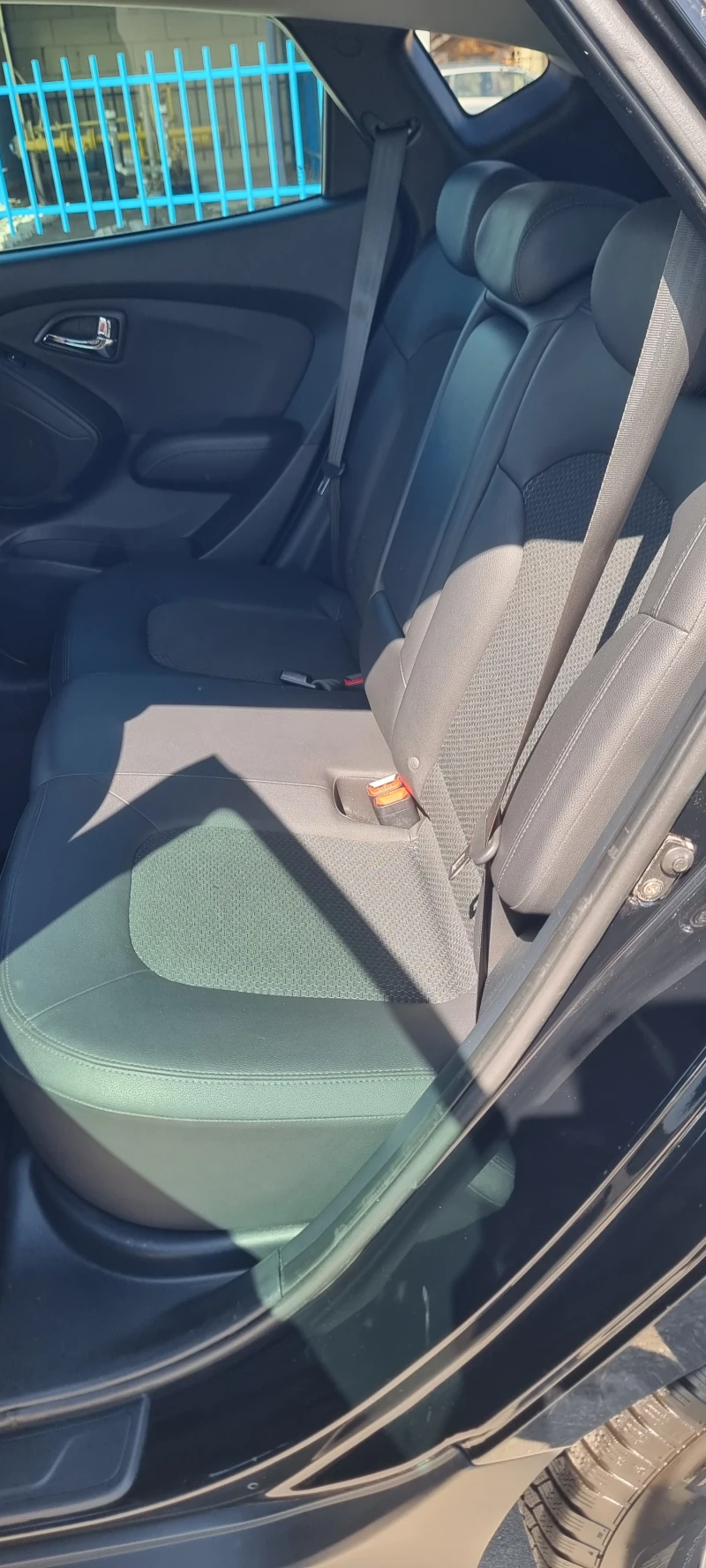 Hyundai IX35 2.0i Автомат, 4x4, Уникат, Швейцария , снимка 12 - Автомобили и джипове - 50297792