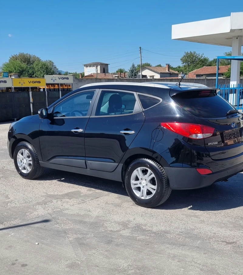 Hyundai IX35 2.0i Автомат, 4x4, Уникат, Швейцария , снимка 8 - Автомобили и джипове - 50297792