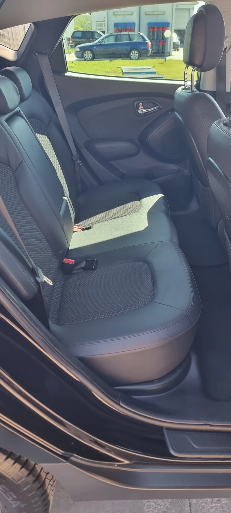 Hyundai IX35 2.0i Автомат, 4x4, Уникат, Швейцария , снимка 14 - Автомобили и джипове - 50297792