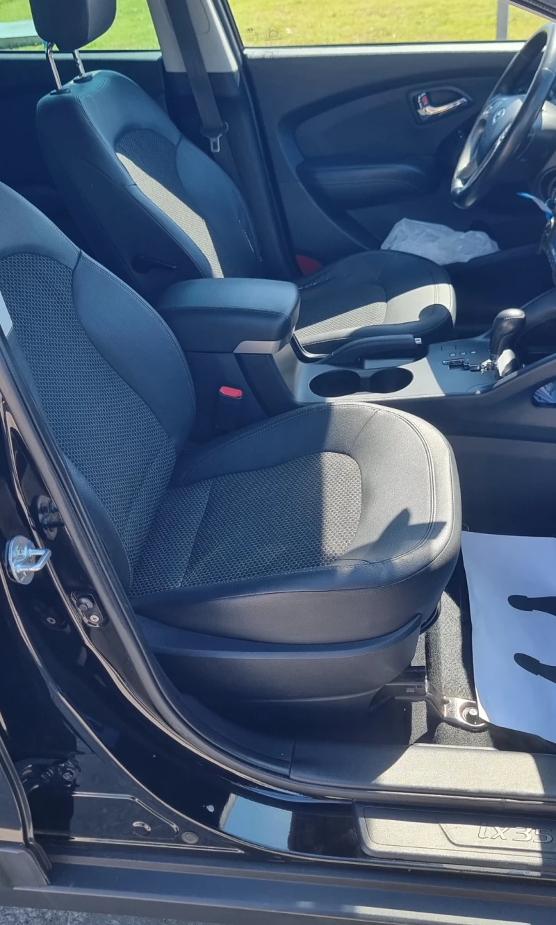 Hyundai IX35 2.0i Автомат, 4x4, Уникат, Швейцария , снимка 15 - Автомобили и джипове - 50297792