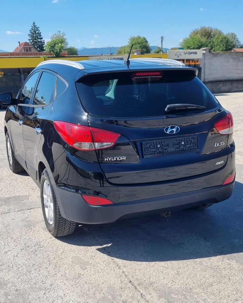 Hyundai IX35 2.0i Автомат, 4x4, Уникат, Швейцария , снимка 7 - Автомобили и джипове - 50297792