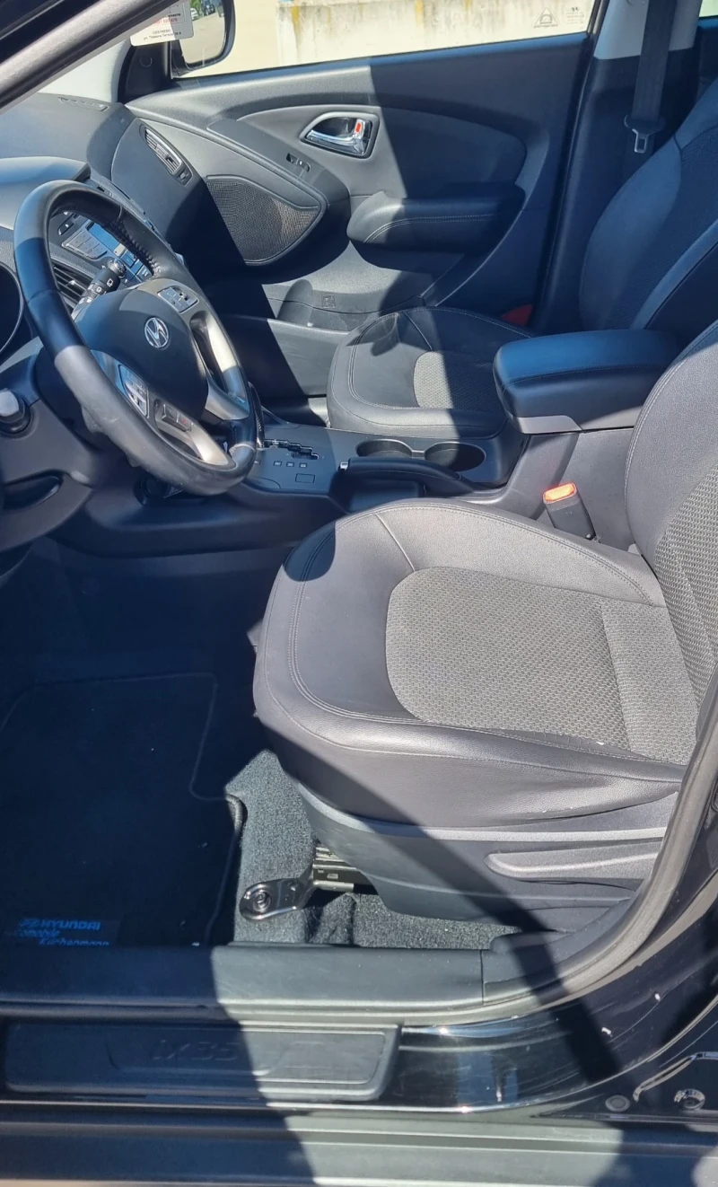 Hyundai IX35 2.0i Автомат, 4x4, Уникат, Швейцария , снимка 11 - Автомобили и джипове - 50297792