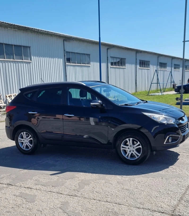 Hyundai IX35 2.0i Автомат, 4x4, Уникат, Швейцария , снимка 4 - Автомобили и джипове - 50297792