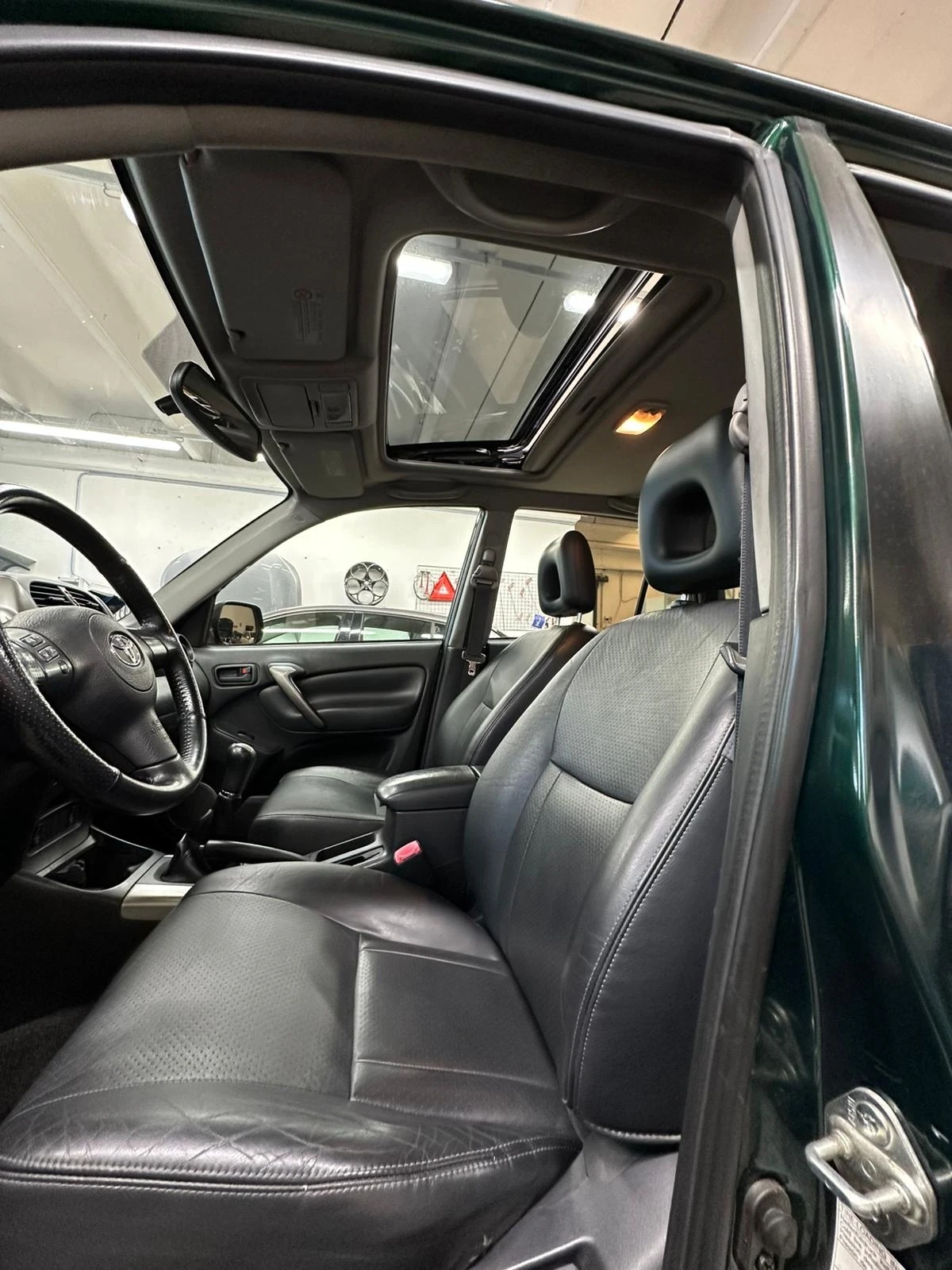 Toyota Rav4 2.0d4d 116к.с. - изображение 6