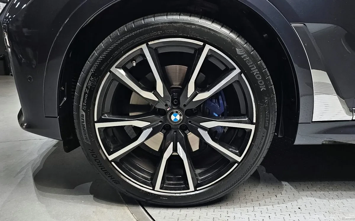 BMW X7 XDRIVE M PACK| LASER| DISTRONIC| TV| ALCANTARA| HU, снимка 13 - Автомобили и джипове - 54115455