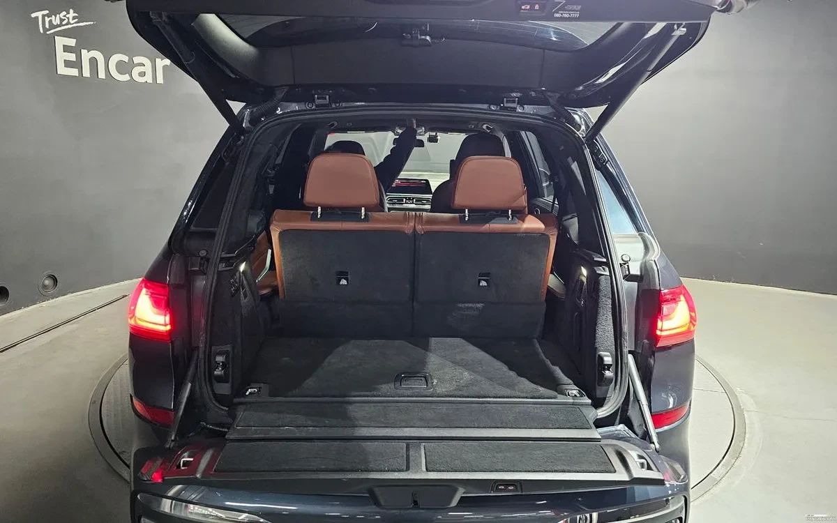 BMW X7 XDRIVE M PACK| LASER| DISTRONIC| TV| ALCANTARA| HU, снимка 14 - Автомобили и джипове - 54115455